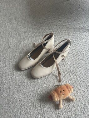 Women’s Cream Ankle-Strap Block Heel Pumps (new never wear)